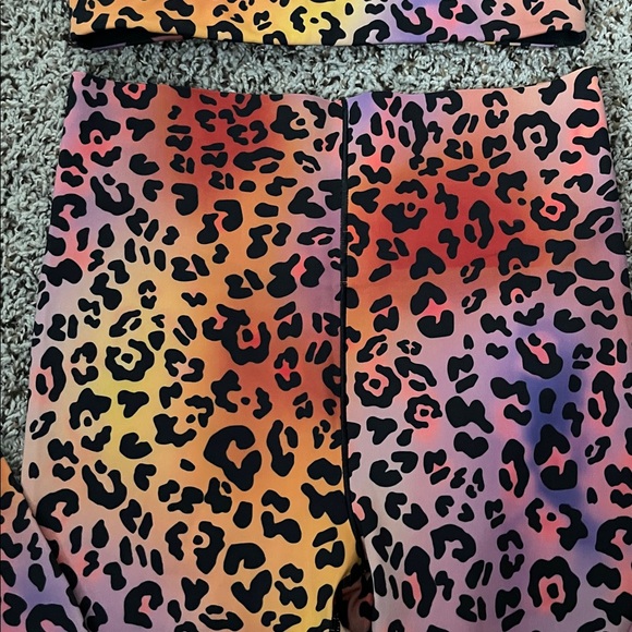 Savage X Fenty Leopard Print Sports Bra and Leggings Set - Picture 3 of 6